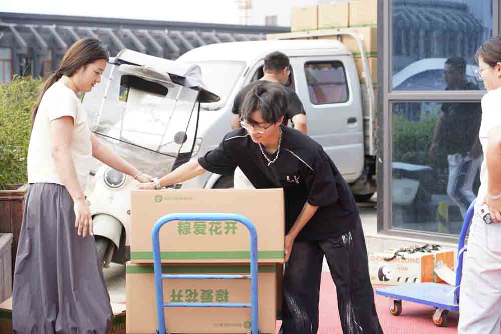 德阳农业科技职业学院 “粽情端午 暖心慰问”端午节慰问活动 loading=