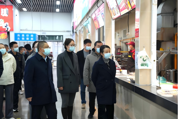 筑牢校园食品安全防线 市人大副主任周新蓉一行到我校开展“两个责任”包保督导工作 loading=